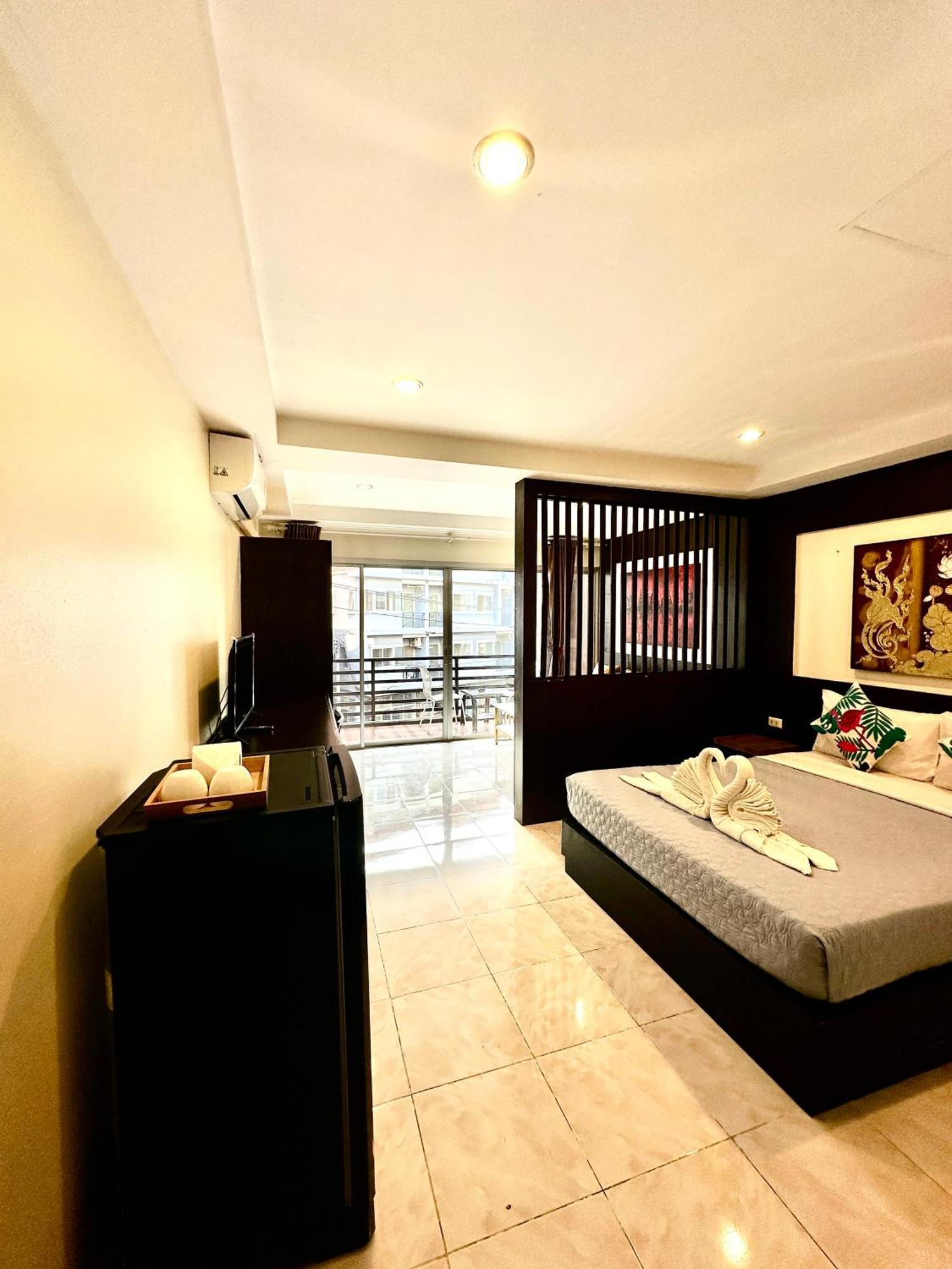 Thai Classic House Patong Buitenkant foto
